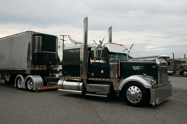 freightliner truck